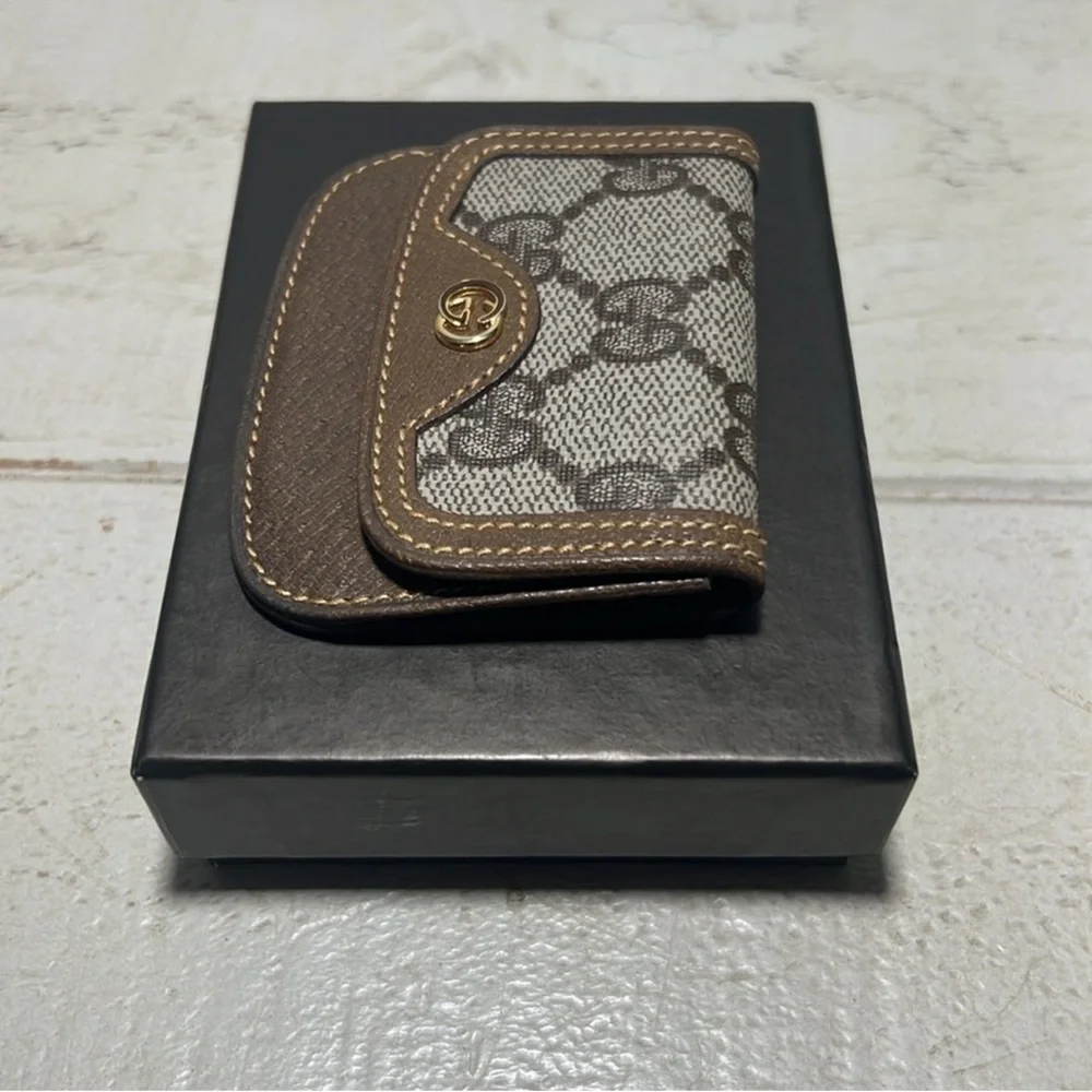 Gucci Tan and Cream Monogram Coin Holder - Picture 4 of 16